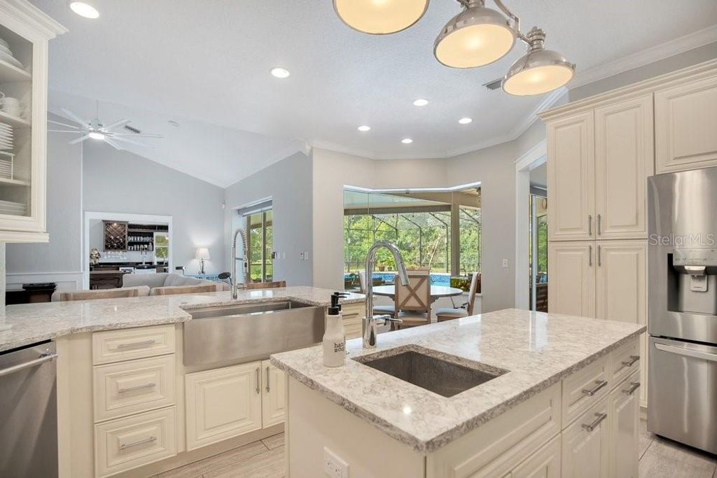 Image 11 of property listing at 11407 WILLOW GARDENS DRIVE, Windermere, FL 34786