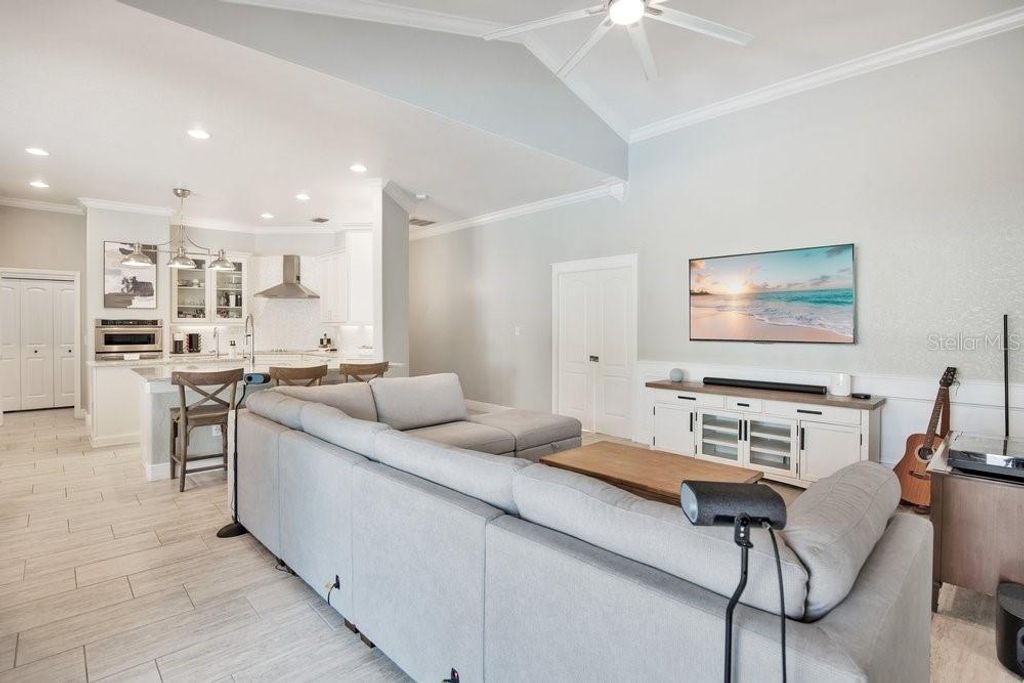 Image 12 of property listing at 11407 WILLOW GARDENS DRIVE, Windermere, FL 34786