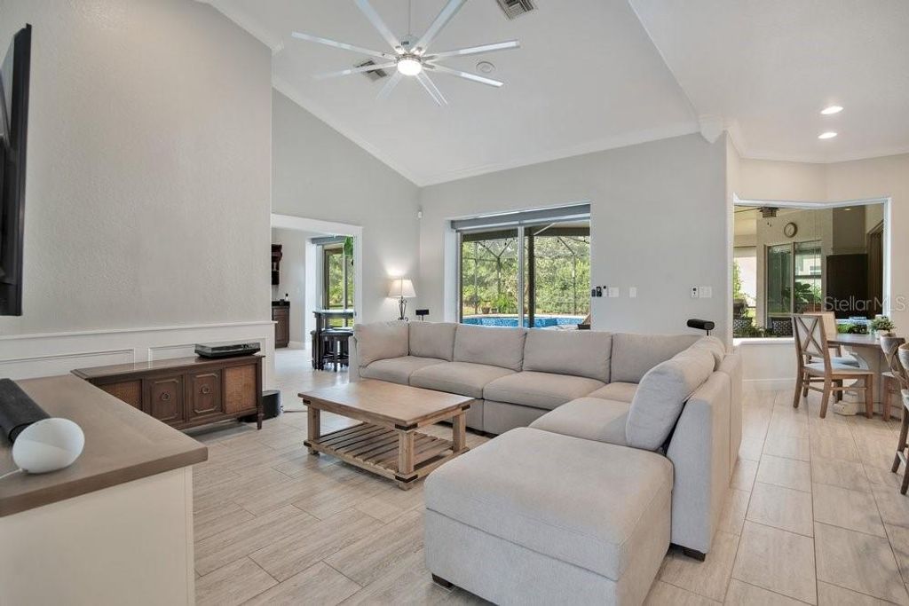 Image 13 of property listing at 11407 WILLOW GARDENS DRIVE, Windermere, FL 34786