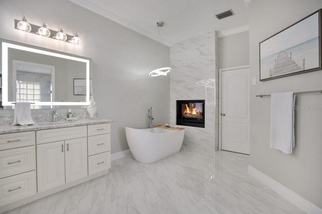 Image 20 of property listing at 11407 WILLOW GARDENS DRIVE, Windermere, FL 34786