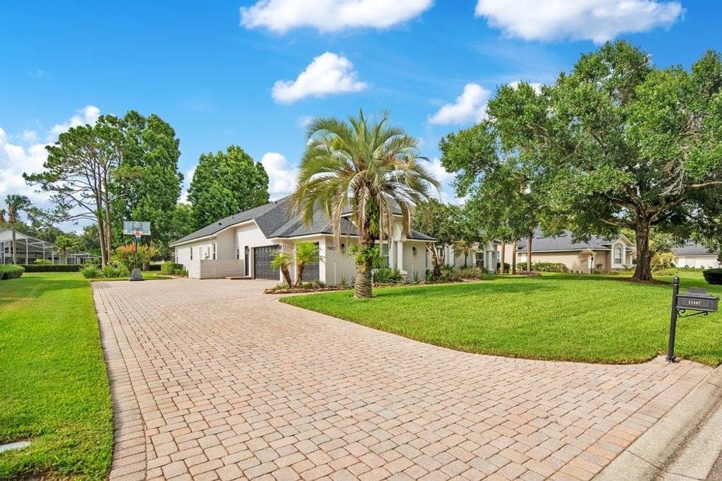 Image 3 of property listing at 11407 WILLOW GARDENS DRIVE, Windermere, FL 34786