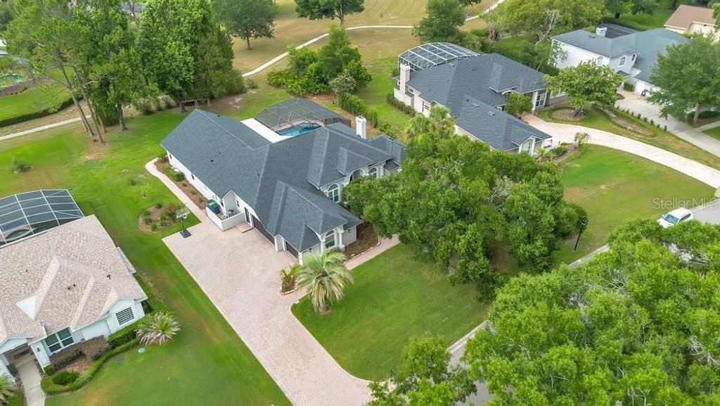 Image 38 of property listing at 11407 WILLOW GARDENS DRIVE, Windermere, FL 34786