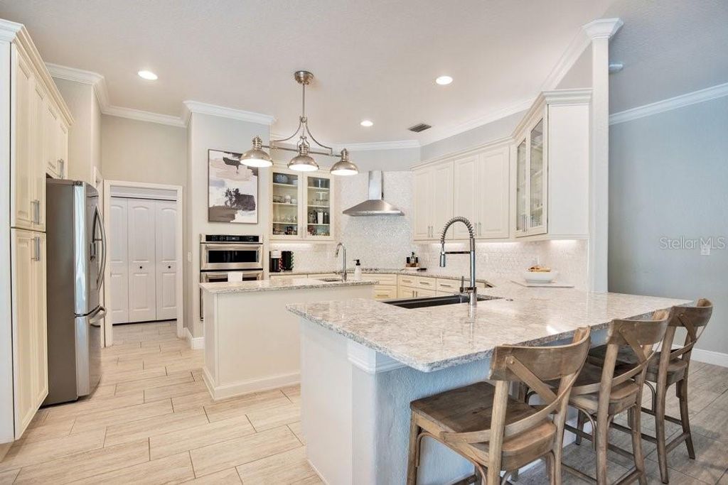 Image 6 of property listing at 11407 WILLOW GARDENS DRIVE, Windermere, FL 34786