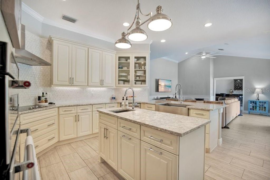 Image 10 of property listing at 11407 WILLOW GARDENS DRIVE, Windermere, FL 34786