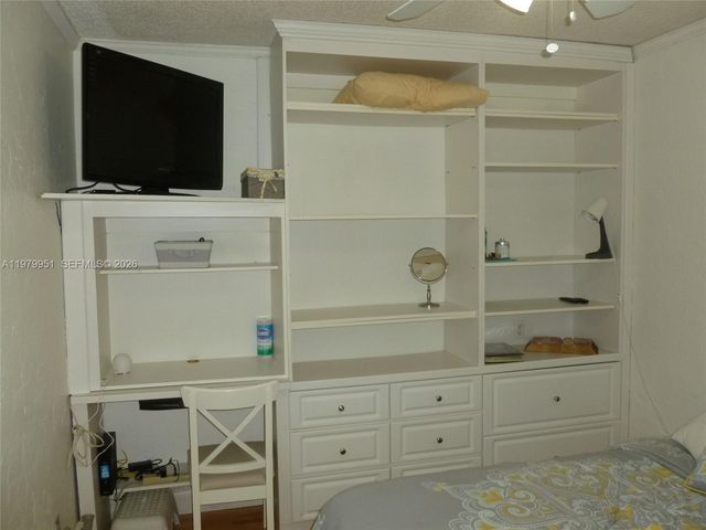 3261 NW 14th St, Miami, FL 33125