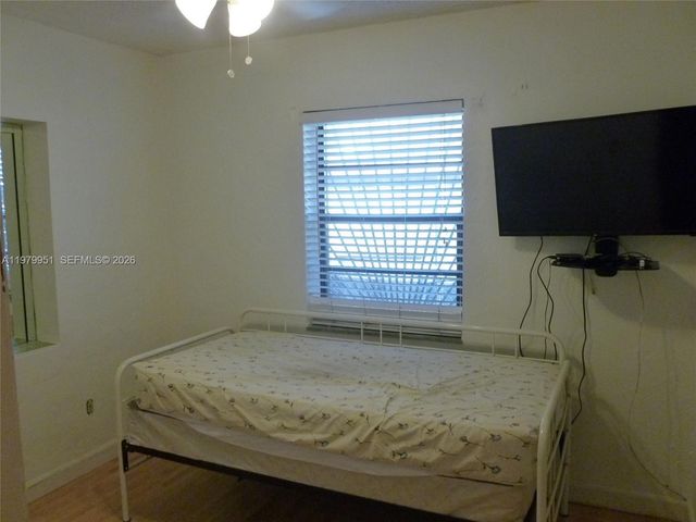 3261 NW 14th St, Miami, FL 33125