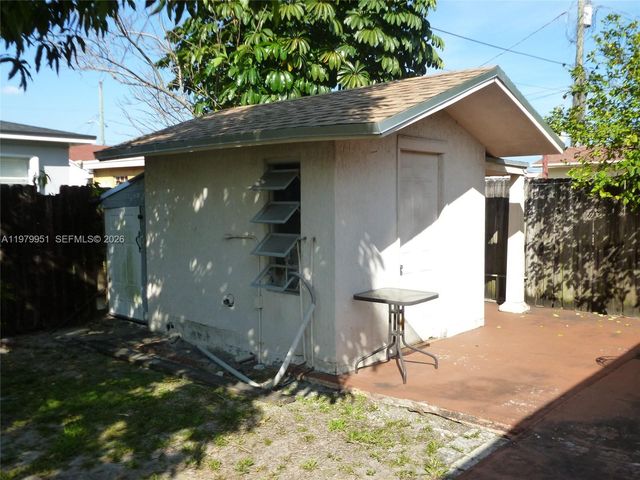 3261 NW 14th St, Miami, FL 33125