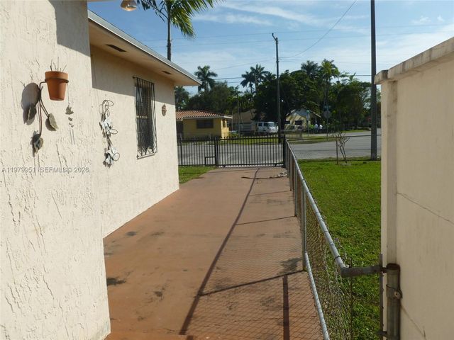 3261 NW 14th St, Miami, FL 33125