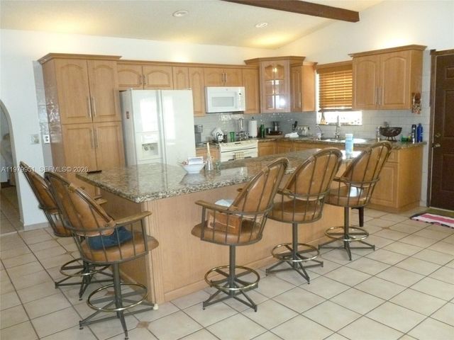 3261 NW 14th St, Miami, FL 33125