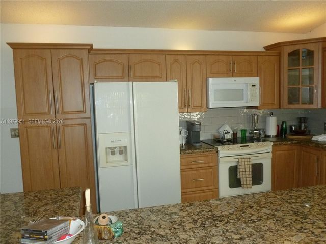 3261 NW 14th St, Miami, FL 33125