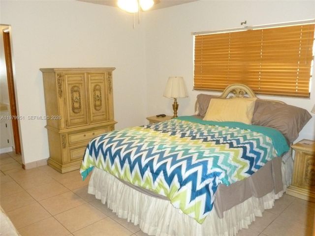 3261 NW 14th St, Miami, FL 33125