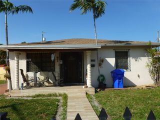 3261 NW 14th St, Miami, FL 33125