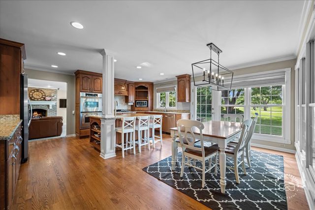 1220 Heatherton Drive, Naperville, IL 60563