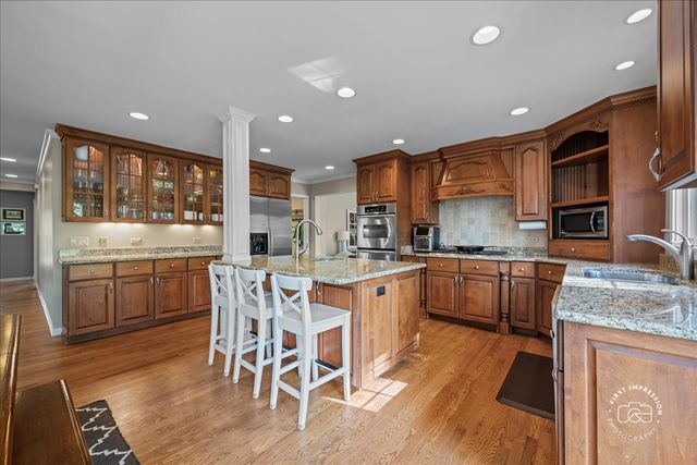 1220 Heatherton Drive, Naperville, IL 60563