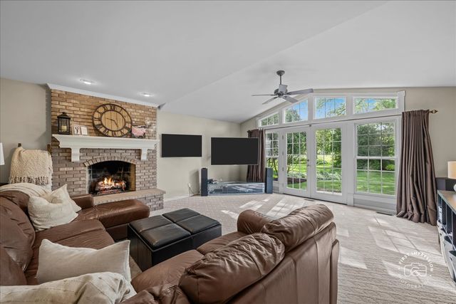 1220 Heatherton Drive, Naperville, IL 60563
