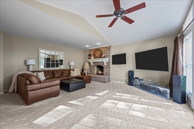 1220 Heatherton Drive, Naperville, IL 60563