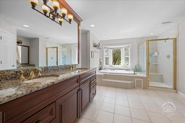 1220 Heatherton Drive, Naperville, IL 60563