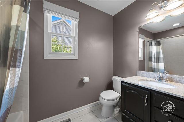 1220 Heatherton Drive, Naperville, IL 60563