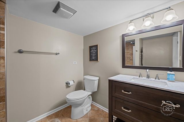 1220 Heatherton Drive, Naperville, IL 60563