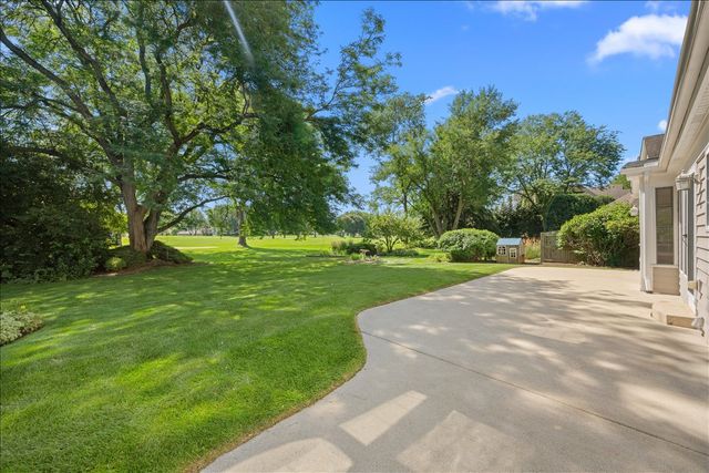 1220 Heatherton Drive, Naperville, IL 60563