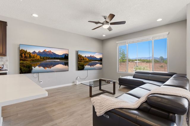 4642 Rail Runner, Santa Fe, NM 87507