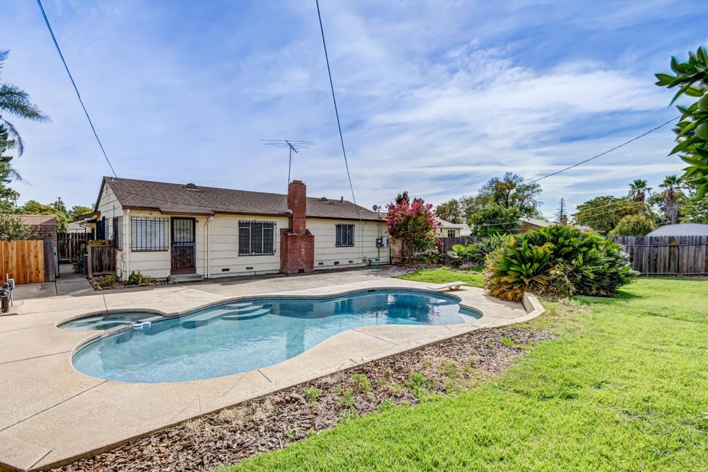 5021 North Pkwy, Sacramento, CA 95823