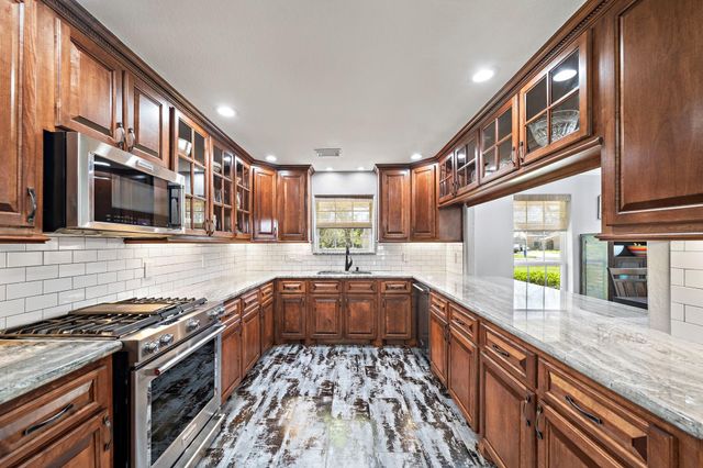 19210 Lockridge Drive, Spring, TX 77373