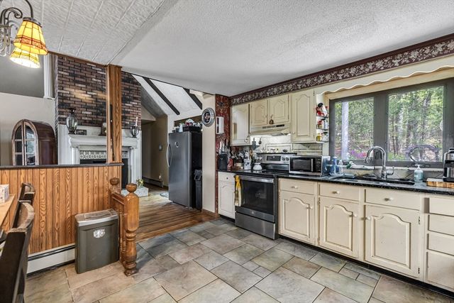 163 S Monson Rd, Hampden, MA 01036