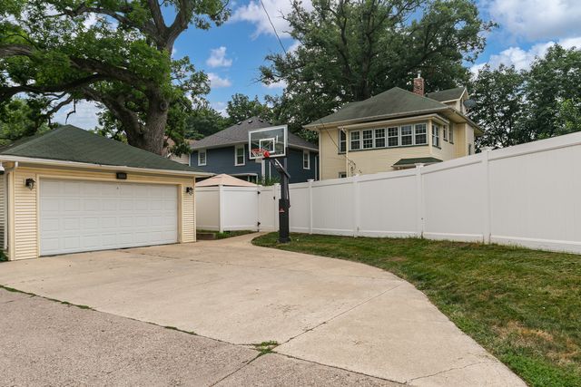 2515 20th Avenue, Rock Island, IL 61201
