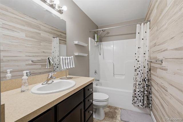 665 Marblewood Lane, Saline, MI 48176