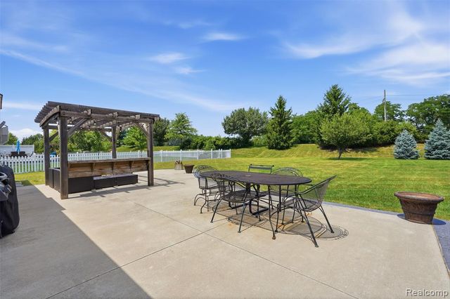 665 Marblewood Lane, Saline, MI 48176