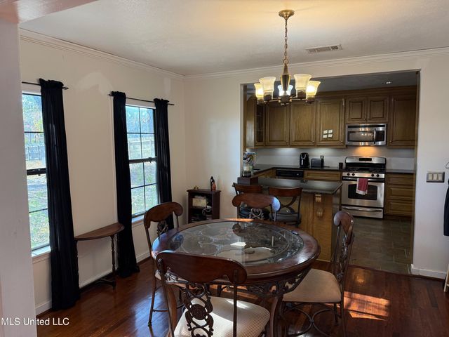 1818 Raymond Road, Jackson, MS 39204