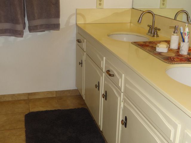2712 W Mesa Avenue, Fresno, CA 93711