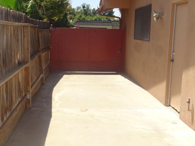 2712 W Mesa Avenue, Fresno, CA 93711