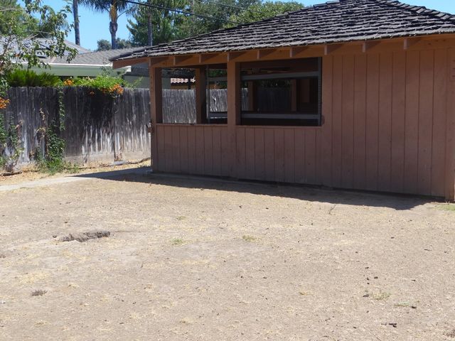 2712 W Mesa Avenue, Fresno, CA 93711