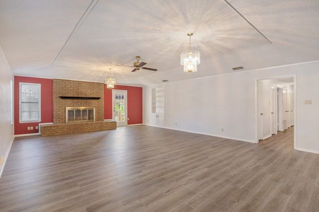 504 Woodland Hills Drive, Tyler, TX 75701