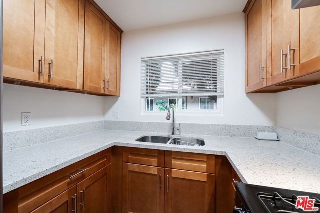 13343 Victory Boulevard 4, Van Nuys (los Angeles), CA 91401