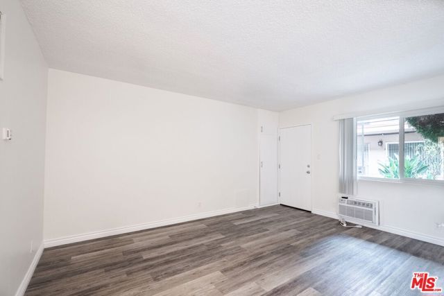 13343 Victory Boulevard 4, Van Nuys (los Angeles), CA 91401