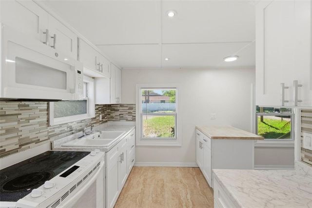 3241 LAUREL AVE, Clearwater, FL 33762