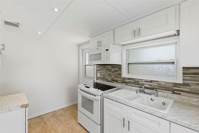 3241 LAUREL AVE, Clearwater, FL 33762