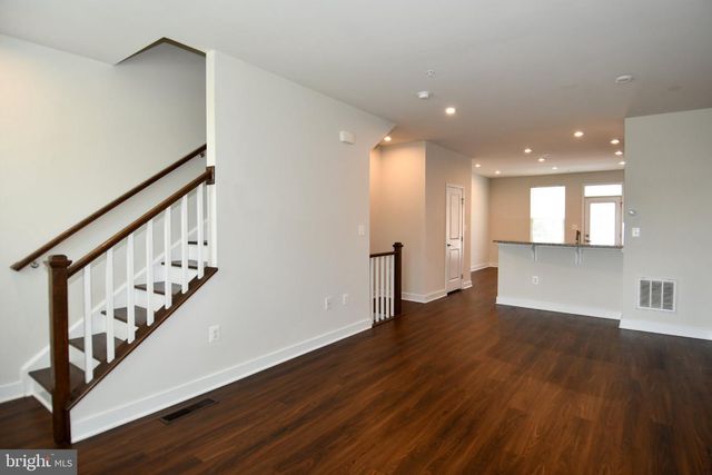 4917 CREST VIEW DR, Hyattsville, MD 20782