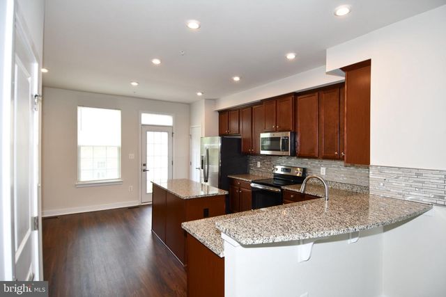 4917 CREST VIEW DR, Hyattsville, MD 20782