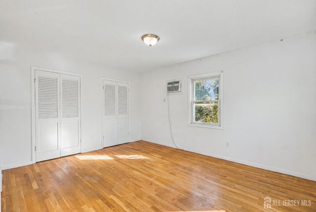 63 Rues Lane, East Brunswick, NJ 08816
