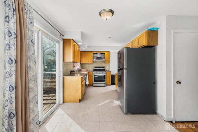 63 Rues Lane, East Brunswick, NJ 08816