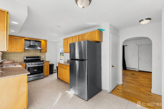 63 Rues Lane, East Brunswick, NJ 08816