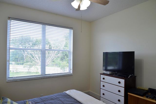 6207 Shadow Tree Lane, Lake Worth, FL 33463
