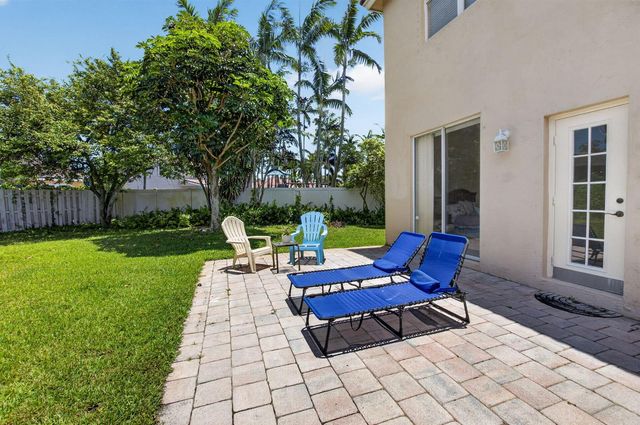6207 Shadow Tree Lane, Lake Worth, FL 33463