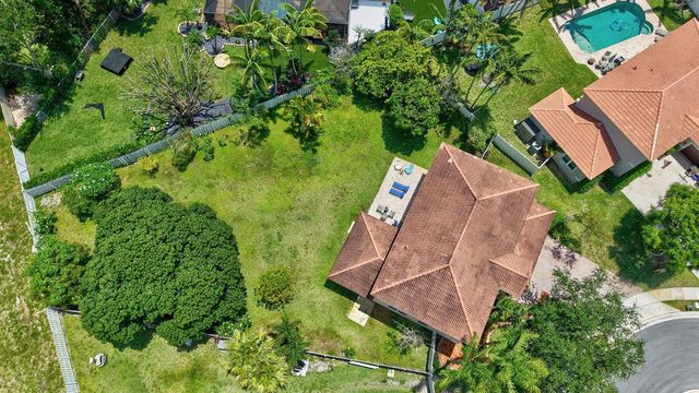 6207 Shadow Tree Lane, Lake Worth, FL 33463