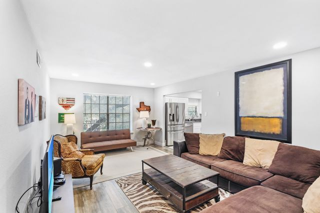 5818 E University Boulevard 236, Dallas, TX 75206