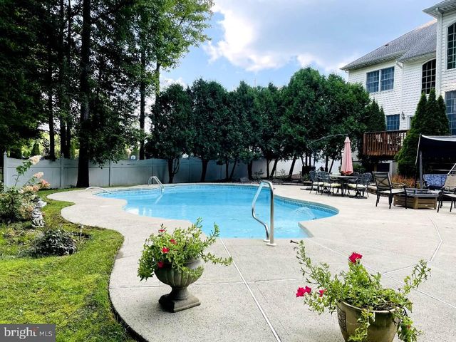 9 STONEGATE DR, Monroe Township, NJ 08831